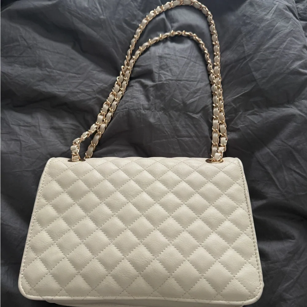 Cream Quilted Shoulder Bag - Picture 3 of 6